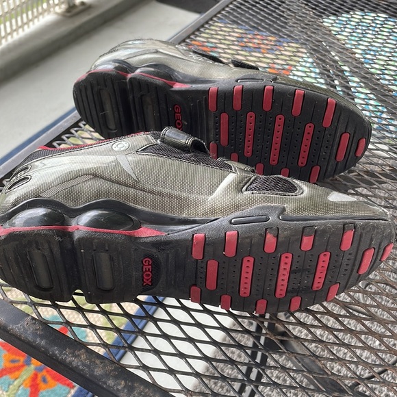 Geox Velcro big boys sneakers size 5 1/2 excellent condition. - Picture 6 of 8